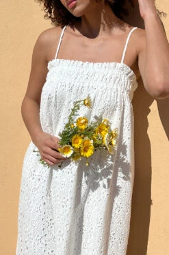 Flowy Anglais Midi Dress -Na-Kd 1014 001352 0001 02