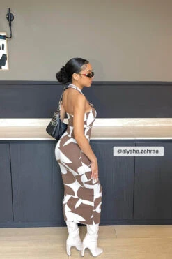 NA-KD Front Cross Knitted Dress -Na-Kd alysha.zahraa 1100 006287 621 social1