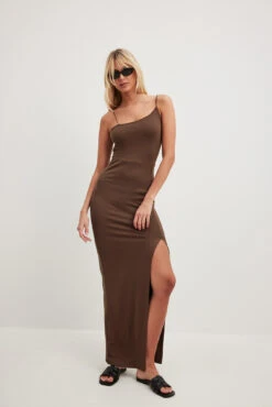 NA-KD Asymmetric Thin Strap Maxi Dress -Na-Kd asymmetric thin strap maxi dress 1100 006999 0017 25475