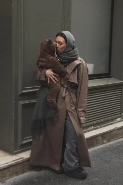 Removable Lining Trench Coat -Na-Kd contrast stitching trench coat 1792 000005 0017 editorial2