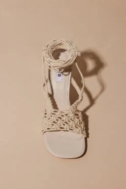 Crocheted High Heels -Na-Kd crocheted high heels 1055 001220 0007 01