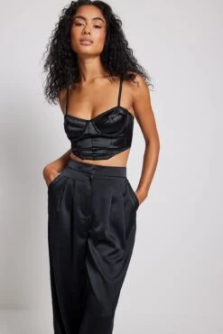 Cropped Satin Corset -Na-Kd cropped satin corset 1013 001186 00021872