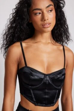 Cropped Satin Corset -Na-Kd cropped satin corset 1013 001186 00021884