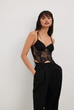 Cup Lace Corset 17 Cup Lace Corset -Na-Kd cup lace corset 1737 000025 00020002