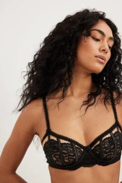 Cut Out Detailed Cup Bra