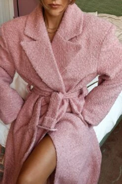 Marked Shoulder Coat 25 Marked Shoulder Coat -Na-Kd editorial 1774 000034 0015 01