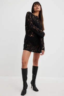 Embroidered Mini Dress -Na-Kd embroidered mini dress 1708 000111 00028203