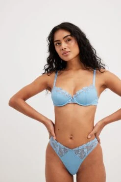 Embroidery Detailed Bra 19 Embroidery Detailed Bra -Na-Kd embroidery detailed bra 1013 001290 0003 1