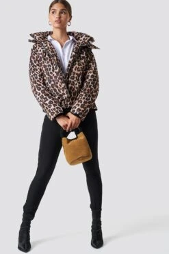 NA-KD Leo Printed Padded Jacket -Na-Kd episode leo printed padded jacket 1018 001616 0812 03c