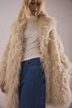 Faux Fur Coat -Na-Kd faux fur coat 1769 000041 0260 47844