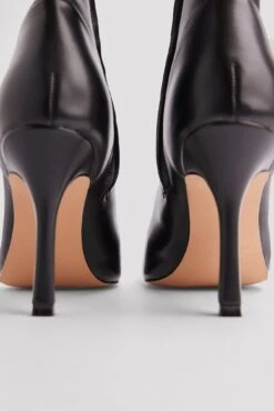 Fitted Stiletto Overknee Boots 9 Fitted Stiletto Overknee Boots -Na-Kd fitted stiletto overknee boots 1055 001338 0002 4025copy2