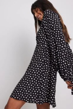 NA-KD Flowy Bow Detail Mini Dress -Na-Kd flowy bow detail mini dress 1100 006708 44580111