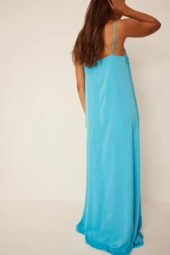 Flowy Strap Maxi Dress -Na-Kd flowy strap maxi dress 1736 000346 0003 03