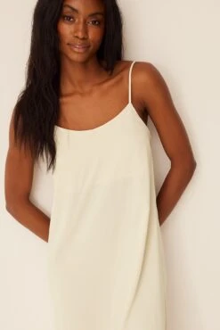 Flowy Strap Maxi Dress -Na-Kd flowy strap maxi dress 1736 000346 4070 03