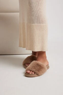 Fluffy Sliders -Na-Kd fluffy sliders 1055 001283 0005 28891