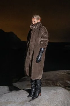 NA-KD High Neck Faux Fur Coat -Na-Kd high neck faux fur coat 1100 006791 0017 editorial