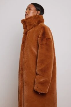 NA-KD High Neck Faux Fur Coat -Na-Kd high neck faux fur coat 1100 006791 02617984