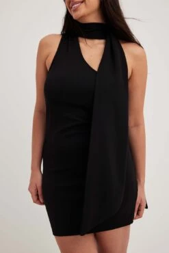 NA-KD Jersey Scarf Mini Dress -Na-Kd jersey scarf mini dress 1100 007377 0002 38433