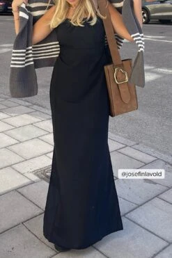 NA-KD Open Back Maxi Dress 23 NA-KD Open Back Maxi Dress -Na-Kd josefinlavold 1100 006189 0002 1 social copy