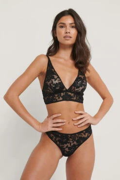 Lace Romance V-String