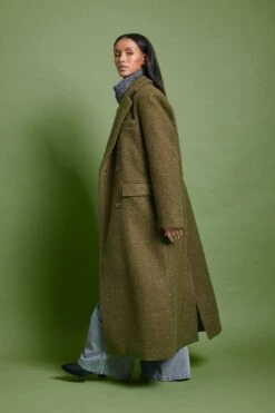 Long Straight Coat -Na-Kd long straight coat 1018 009716 0052 background2