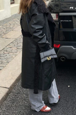 Bonded Faux Fur Detailed Pu Coat 11 Bonded Faux Fur Detailed Pu Coat -Na-Kd malvinasofie 1018 010072 0002 social 3