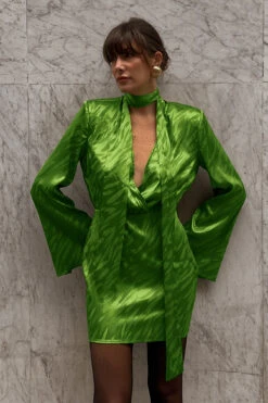 Marked Shoulder Mini Dress -Na-Kd marked shoulder mini dress 1795 000012 9680 editorial