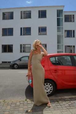 One Shoulder Long Dress -Na-Kd maxi dress 1760 000001 4164 social