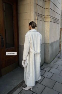 Marked Shoulder Coat 19 Marked Shoulder Coat -Na-Kd mdeler marked shoulder coat antique white 1774 000034 2176 social