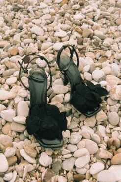 Big Blossom Detail Heels -Na-Kd nakd 1055 001383 0002 edit