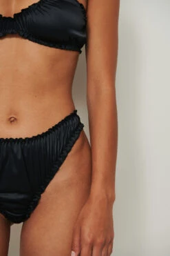 Clean Cut Satin Ruffle Top -Na-Kd nakd clean cut satin ruffle top 1013 000899 0002 05g