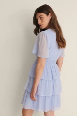 NA-KD Recycled Dobby Smocked Flounce Dress -Na-Kd nakd dobby smocked flounce dress 1100 004586 0003 02k