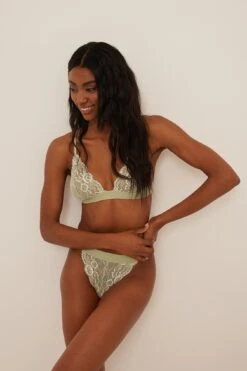 Elastic Lace Triangle Top -Na-Kd nakd elastic lace triangle top 1013 000821 0182 0558 2