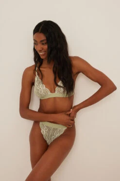 Elastic Lace Triangle Top -Na-Kd nakd elastic lace triangle top 1013 000821 0182 0558