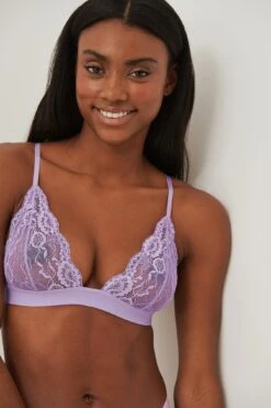 Elastic Lace Triangle Top -Na-Kd nakd elastic lace trinagle top 1013 000821 0113 03a 2