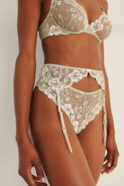 Flower Lace Suspender Belt -Na-Kd nakd flower lace suspender belt 1013 001038 0324 03i