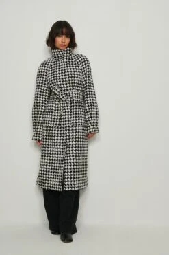 NA-KD Recycled Houndstooth Belted Coat -Na-Kd nakd houndstooth belted coat 1018 007799 0464 01c