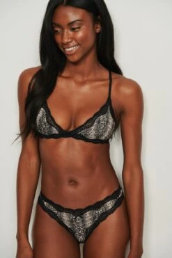 Lace Edge Soft Micro Top 15 Lace Edge Soft Micro Top -Na-Kd nakd lace edge soft micro top 1013 001044 0752 03a