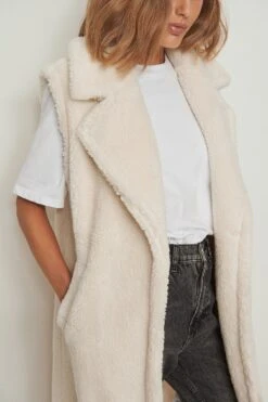 Recycled Long Teddy Vest -Na-Kd nakd long teddy vest 1018 007919 0260 04g