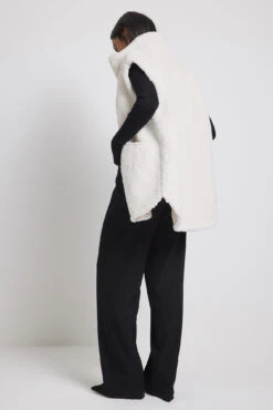 NA-KD Long Zipped Teddy Vest 9 NA-KD Long Zipped Teddy Vest -Na-Kd nakd long zipped teddy vest 1018 009038 0260 10325