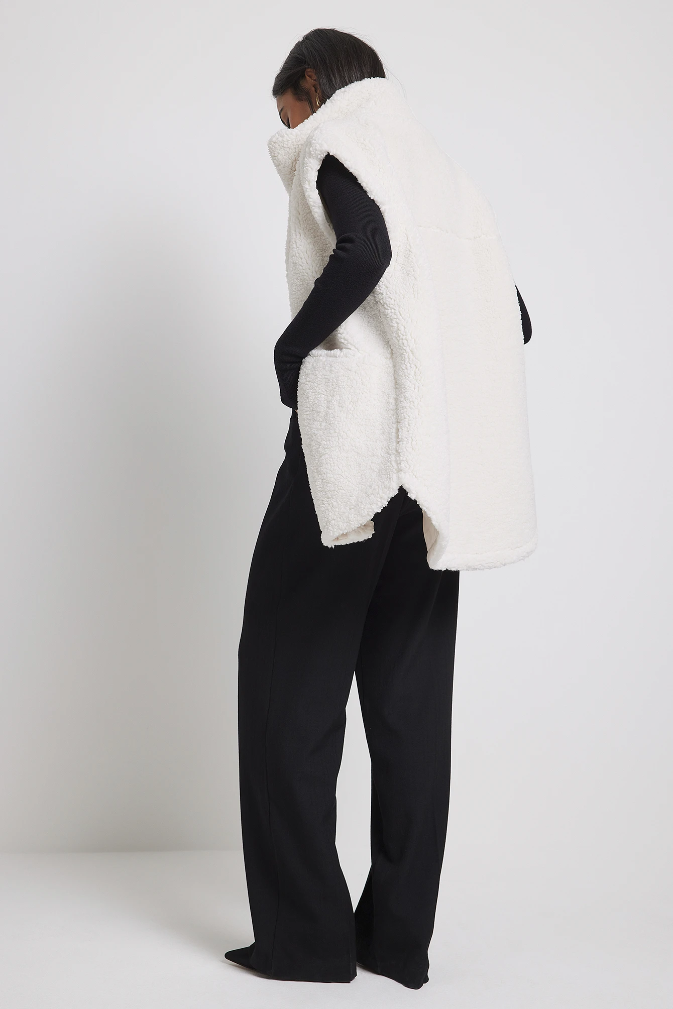 NA-KD Long Zipped Teddy Vest 5 NA-KD Long Zipped Teddy Vest - Image 3