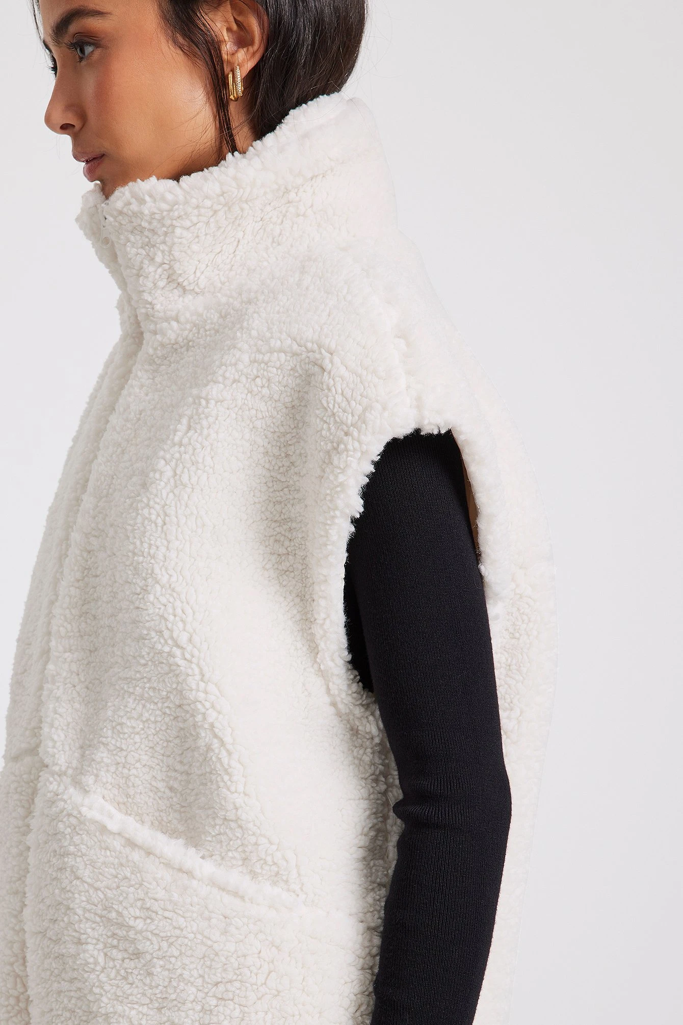 NA-KD Long Zipped Teddy Vest 6 NA-KD Long Zipped Teddy Vest - Image 4