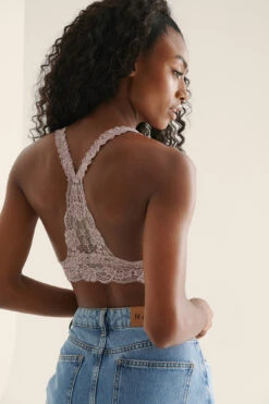 Racer Back Soft Lace Top -Na-Kd nakd nakd racer back soft lace top 1013 000865 1820 02b