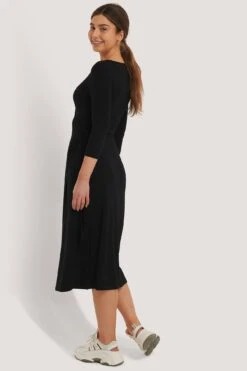NA-KD Overlap Tie Dress -Na-Kd nakd overlap tie dress 1044 000109 0002 02d