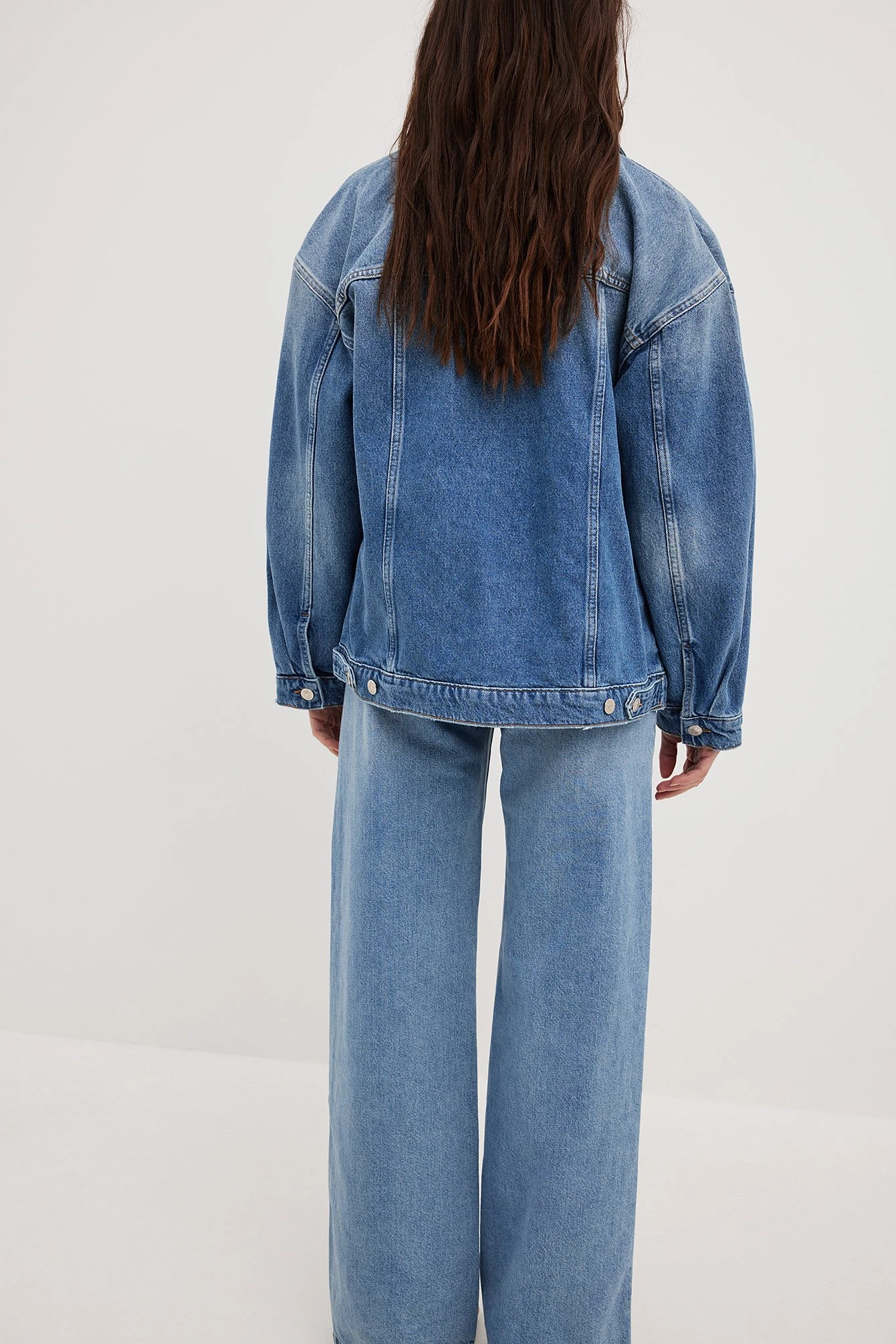 NA-KD Oversized Classic Denim Jacket 6 NA-KD Oversized Classic Denim Jacket - Image 4