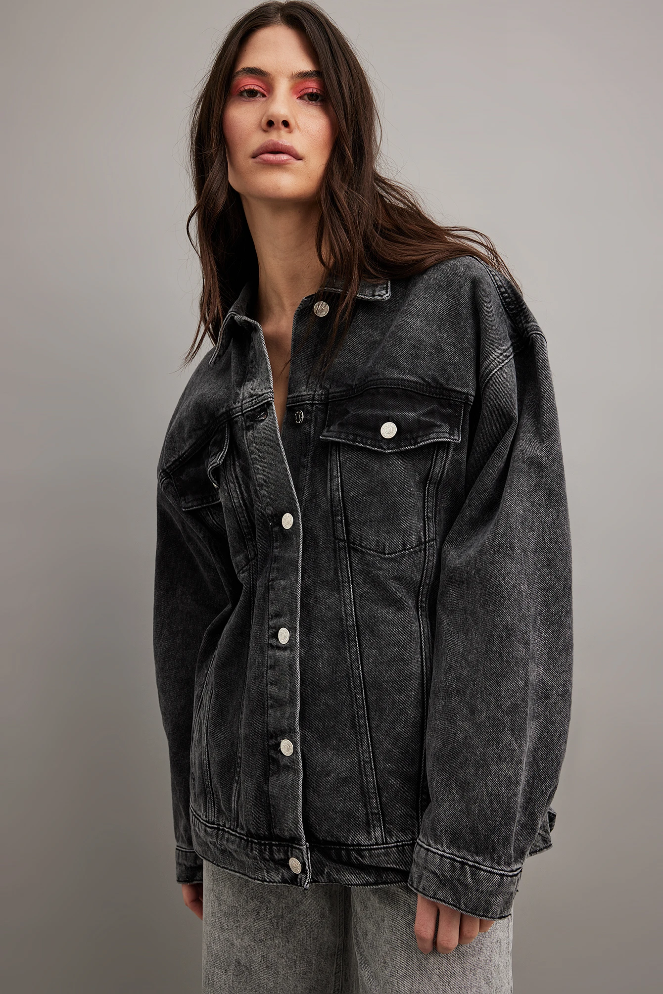 NA-KD Oversized Classic Denim Jacket 15 NA-KD Oversized Classic Denim Jacket - Image 13