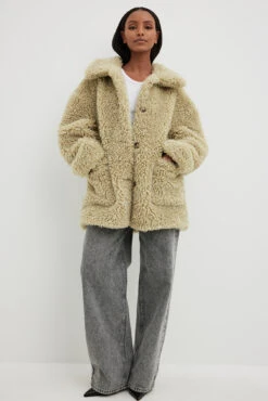 NA-KD Pocket Detail Teddy Jacket -Na-Kd nakd pocket detail teddy jacket 1100 006618 1130 01c