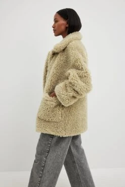 NA-KD Pocket Detail Teddy Jacket -Na-Kd nakd pocket detail teddy jacket 1100 006618 1130 4226