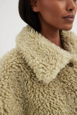 NA-KD Pocket Detail Teddy Jacket -Na-Kd nakd pocket detail teddy jacket 1100 006618 1130 4236