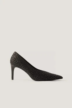 Pointy V-Cut Pumps